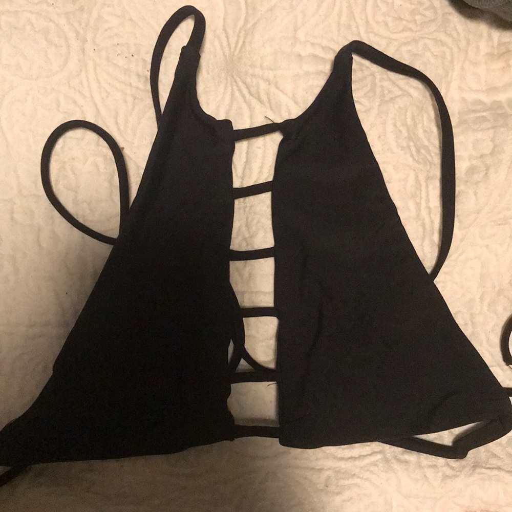 Strong bikini top